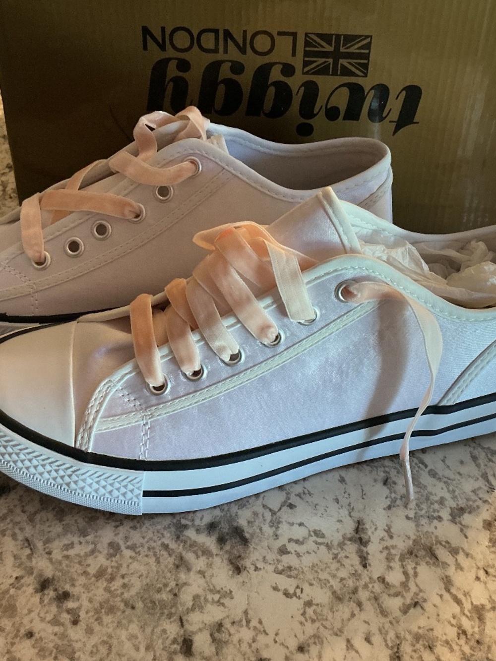 Twiggy London woman’s size 8.5 sneaker